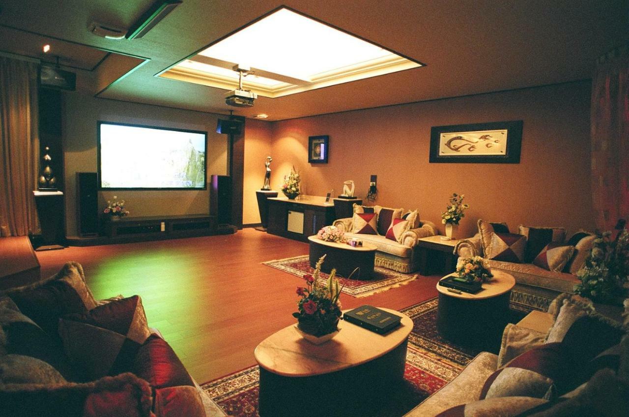 Daniel Spa Motel Pingzhen Bagian luar foto