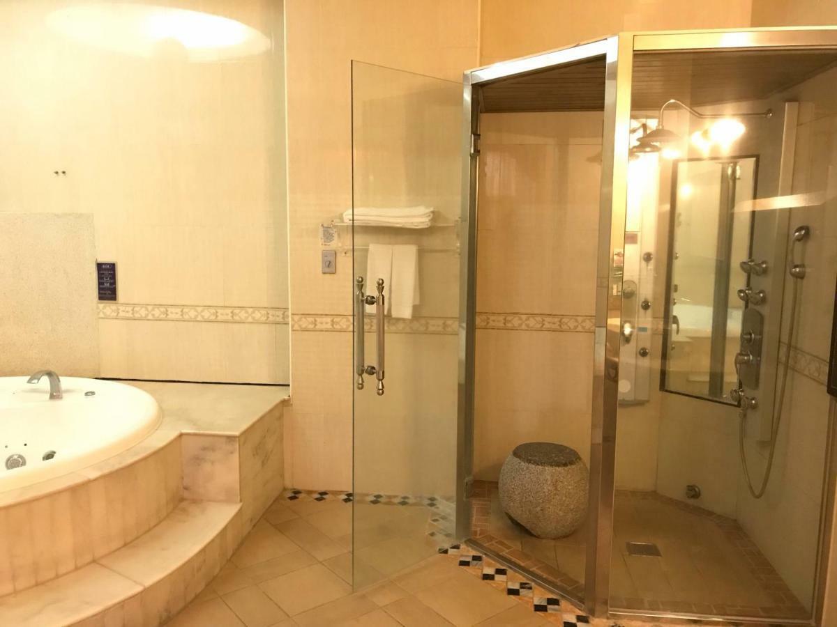 Daniel Spa Motel Pingzhen Bagian luar foto