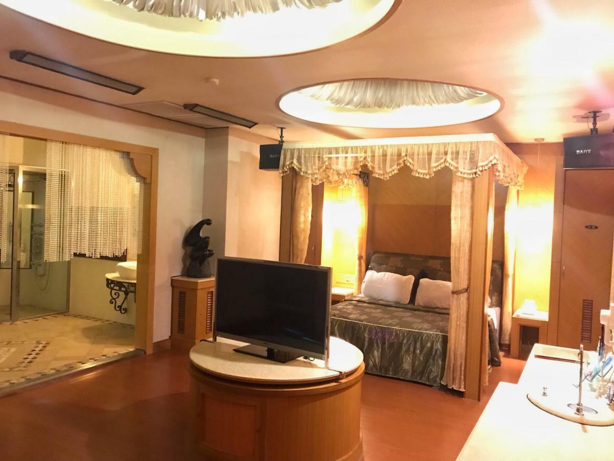 Daniel Spa Motel Pingzhen Bagian luar foto