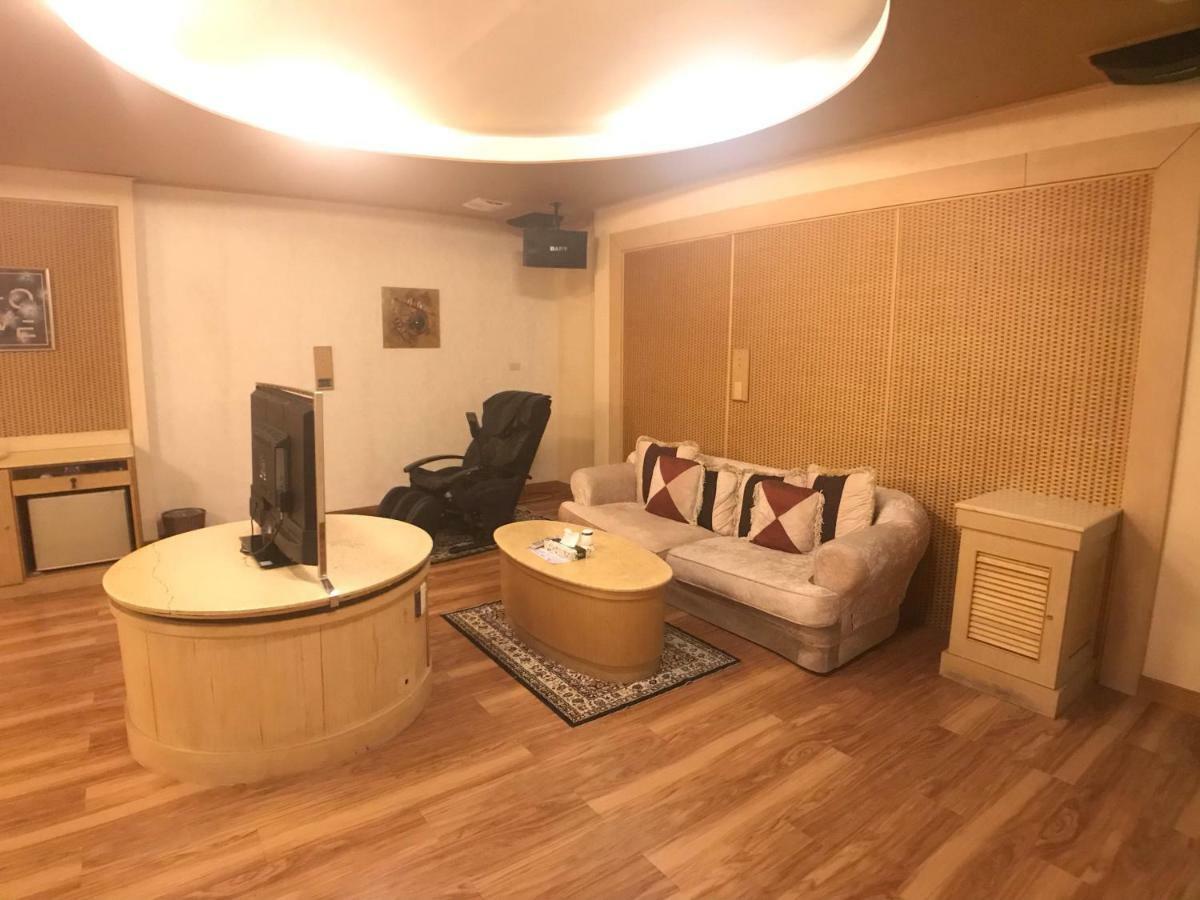 Daniel Spa Motel Pingzhen Bagian luar foto